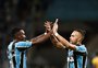 Edenilson revela cobrança no vestiário do Grêmio apesar da vantagem de três gols: "Não podemos dar esse mole"