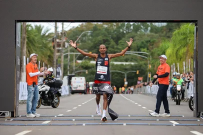 Corrida/evento/maratona New Balance 42k Porto Alegre. Campeão, Paulo Paula<!-- NICAID(15747031) -->