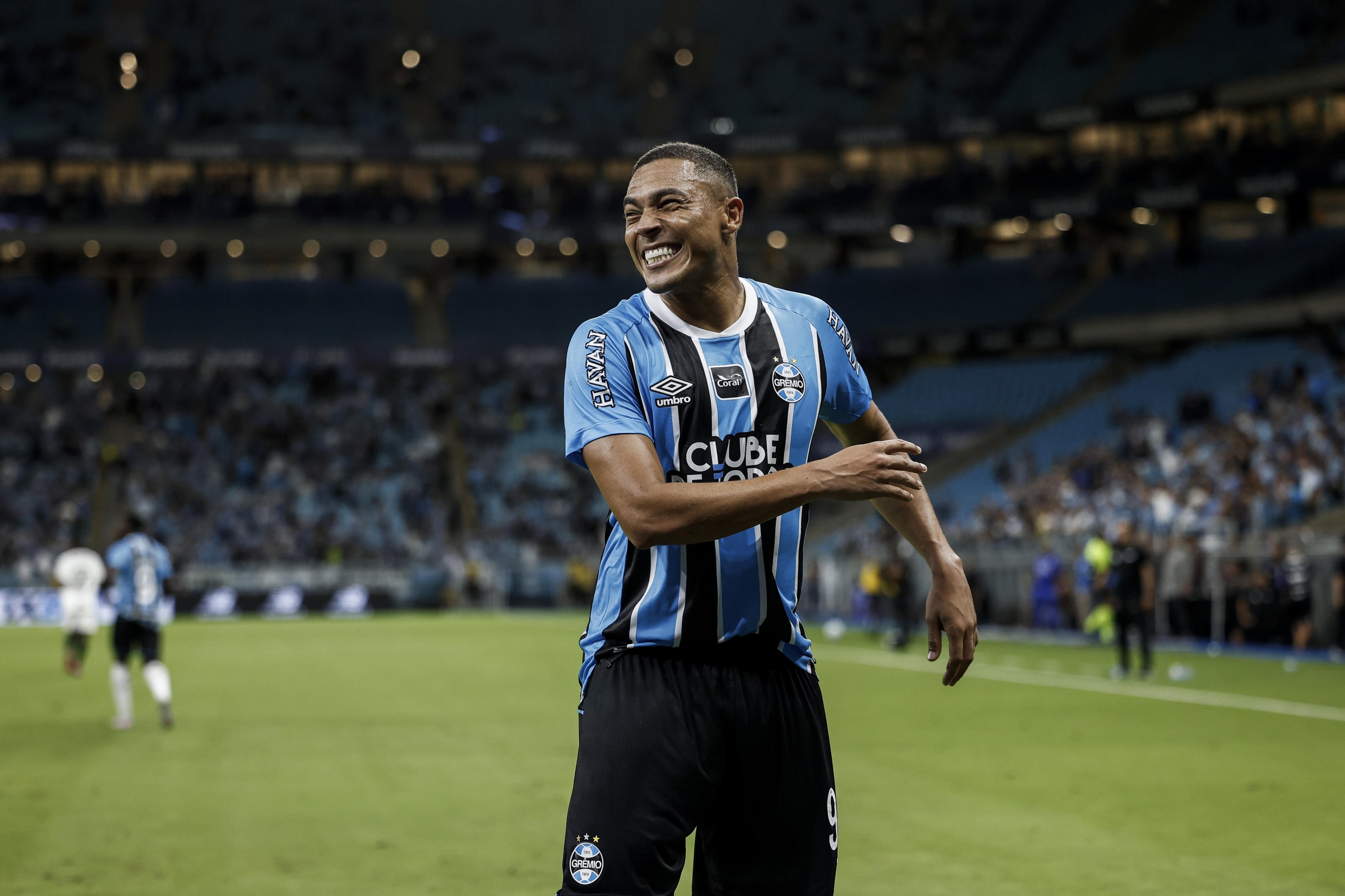 Gr&ecirc;mio come&ccedil;a a fazer as pazes com o torcedor
