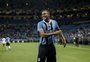 Atacante do Grêmio entra pendurado no Gre-Nal 450 e corre o risco de ficar fora do jogo de volta