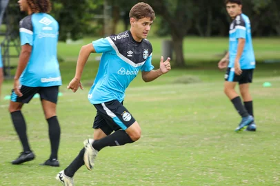 Jefinho, atleta do time sub-20 do Grêmio, em treino preparatório para o Brasileirão da categoria.<!-- NICAID(15724298) -->