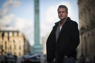 US actor Eric Dane poses during a photo session on November 9, 2017 in Paris. (Photo by Martin BUREAU / AFP)Editoria: ACELocal: ParisIndexador: MARTIN BUREAUSecao: celebrityFonte: AFPFotógrafo: STF<!-- NICAID(16015073) -->
