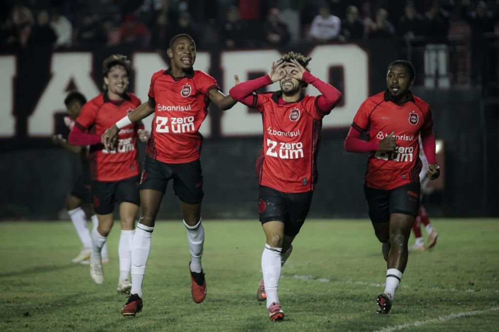 Brasil de Pelotas precisa de combinação de resultados para avançar na ...