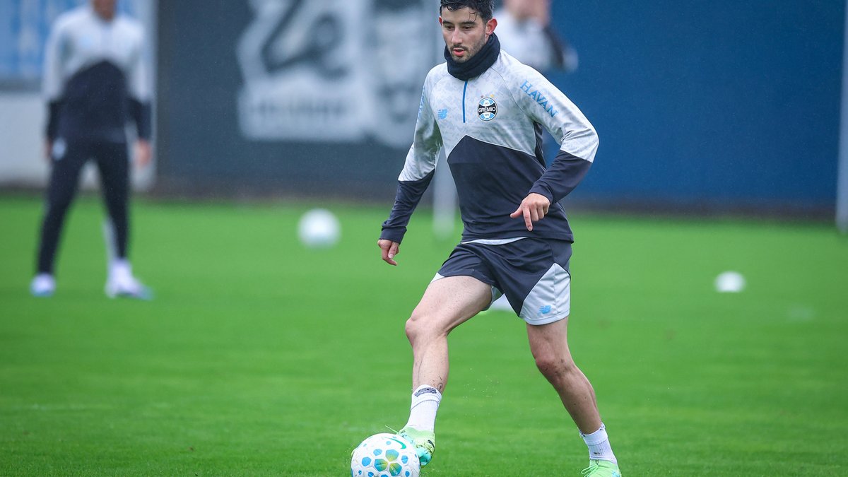 Villasanti volta a ser opção no Grêmio após 317 dias