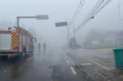 Kathlyn Moreira / Agencia RBS Avião cai em Gramado, na Avenida das Hortênsias - Foto: Kathlyn Moreira/Agência RBS<!-- NICAID(15940486) -->