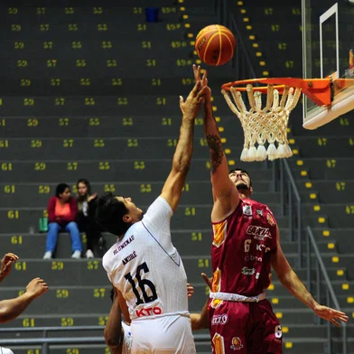 CAXIAS DO SUL, RS, BRASIL, 22/09/2023. Caxias do Sul Basquete x Blumenau, jogo válido pelo Campeonato Sul-Brasileiro de Basquete e realizado no Ginásio do Sesi. (Porthus Junior/Agência RBS)<!-- NICAID(15549258) -->