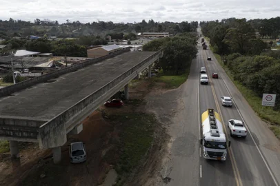Eldorado do Sul, RS, Brasil, 08-07-2024: Trecho com obras paralisadas de duplicação da BR-290, entre os quilômetros 112 e 172. Foto: Mateus Bruxel / Agência RBSLocal: Eldorado do Sul<!-- NICAID(15808796) -->