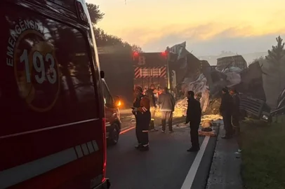 Acidente entre caminhões bloqueia trecho da RS-122, na Serra<!-- NICAID(16352956) -->