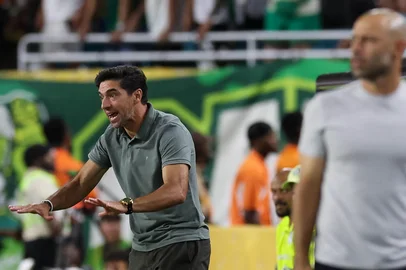 O tÃ©cnico Abel Ferreira, da SE Palmeiras, em jogo contra a equipe do Inter Miami CF, durante partida vÃ¡lida pela fase de grupos, da Copa do Mundo de Clubes da FIFA, no Hard Rock Stadium. (Foto: Cesar Greco/Palmeiras/by Canon)<!-- NICAID(16065942) -->