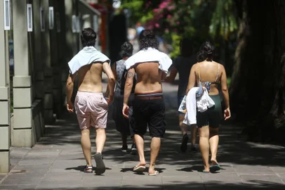 Onda de calor em Porto Alegre deve durar mais 10 dias<!-- NICAID(15373103) -->