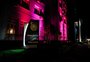 Iluminação rosa em locais públicos chama a atenção para ações de prevenção ao câncer de mama