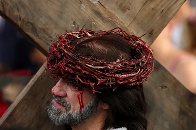 PORTO ALEGRE, RS, BRASIL - 30/03/2018 - 59ª Via Sacra no Morro da Cruz. (FOTO: CARLOS MACEDO/AGENCIA RBS)<!-- NICAID(13482088) -->