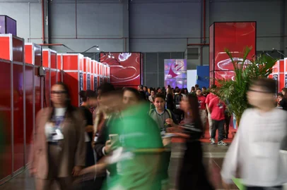 Porto Alegre, RS — Um dos maiores eventos de educação do Sistema ocorre nesta semana no Centro de Eventos FIERGS, reunindo estudantes, professores e pesquisadores em três dias de programação gratuita, com mostra de projetos científicos, apresentações culturais e palestras que destacam a inovação e o aprendizado colaborativo.Indexador: jeff botega<!-- NICAID(16137730) -->