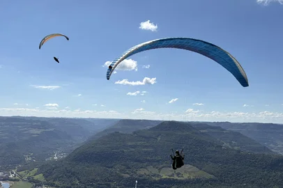 Nova Petrópolis, RS, 20260411. Festival Voo Livre, em Nova Petrópolis, reúne pilotos de parapente e asa delta.<!-- NICAID(16264049) -->