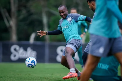 Treino do Juventude, com foco na Série A do Brasileirão. Na foto, o atacante Emerson Batalla.<!-- NICAID(15994847) -->