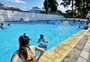 Protetor solar, supervisão e moderação com bebidas e alimentos são cuidados importantes no verão
