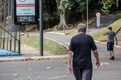 CAXIAS DO SUL, RS, BRASIL, 25/03/2025. Tempo seco deve prevalecer mesmo que com céu encoberto durante a semana na Serra. (Neimar De Cesero/Agência RBS)Indexador: Neimar De Cesero<!-- NICAID(16003045) -->