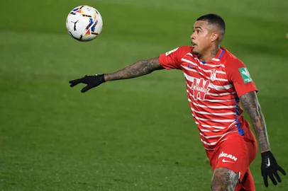 Granada's Brazilian midfielder Kenedy controls the ball during the Spanish league football match between Real Madrid CF and Granada FC at the Alfredo di Stefano stadium in Valdebebas, on the outskirts of Madrid on December 23, 2020. (Photo by OSCAR DEL POZO / AFP)Editoria: SPOLocal: MadridIndexador: OSCAR DEL POZOSecao: soccerFonte: AFPFotógrafo: STR<!-- NICAID(14865926) -->