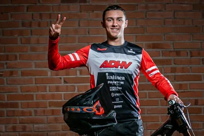 Leonardo Passos, 15 anos, também credenciou a participação pra tentar o Tricampeonato Pan-americano na cidade de Cusco no Peru mês que vem.<!-- NICAID(15486884) -->
