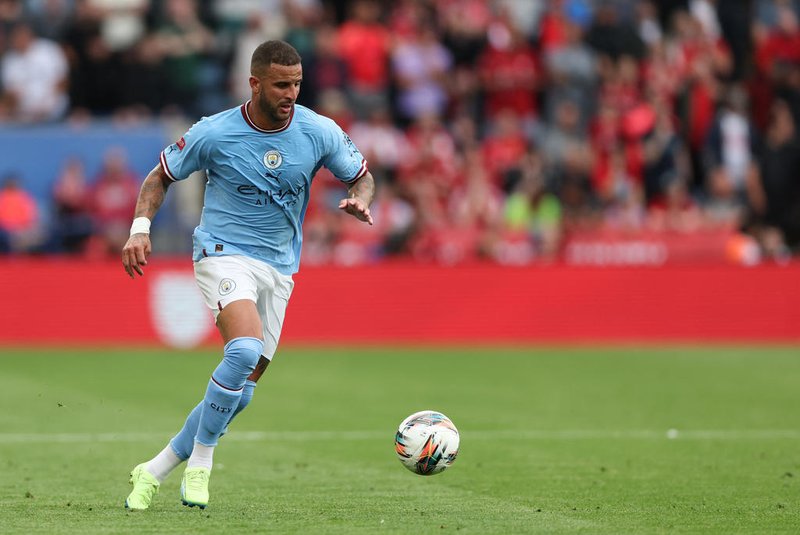 Manchester City's English defender Kyle Walker controls the ball during the English FA Community Shield football match between Liverpool and Manchester City at the King Power Stadium in Leicester on July 30, 2022. (Photo by Nigel Roddis / AFP)Editoria: SPOLocal: LeicesterIndexador: NIGEL RODDISSecao: soccerFonte: AFPFotógrafo: STR<!-- NICAID(15228375) -->