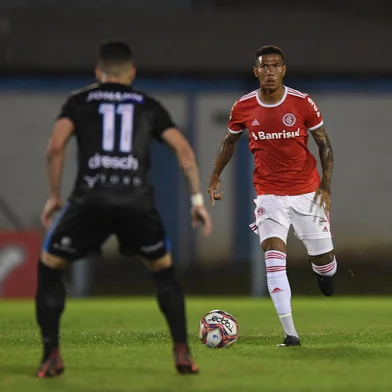 Jogo entre Novo Hamburgo x Inter, no Estádio do Vale, pela 5ª rodada do Gauchão. Na foto, o zagueiro Zé Gabriel<!-- NICAID(14743252) -->