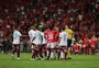 Briga generalizada e torcedor com criança em campo marcam a derrota do Inter