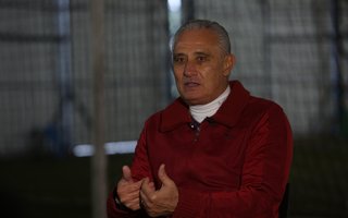 CAXIAS DO SUL, RS, BRASIL, 30/05/2025. Adenor Bachi, o Tite. Ex-técnico da Seleção Brasileiro e do Caxias, fala sobre os 25 anos da conquista do Campeonato Gaúcho 2000. Na entrevista também estava presente o médico Aloir de Oliveira, que também trabalhava com a SER Caxias na época da conquista. (Porthus Junior/Agência RBS)<!-- NICAID(16049187) -->