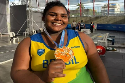 Taiane Justino, levantamento de pesos
