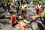 PORTO ALEGRE,RS,BRASIL.2021,10,30.Rango Solidario faz distribuição de mais de duzentas refeições para moradores de rua, na Praça do Colégio Rosário.(RONALDO BERNARDI/AGENCIA RBS).<!-- NICAID(14929044) -->