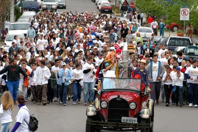 Gramado realiza neste sábado (20) a 23ª edição da Corrida pela Vida, após três anos a caminhada é retomada.  A largada é às 9h30min, partindo da Rua Eusébio Balzaretti, em frente ao Vita Boulevard, até a Rua Coberta. O evento, tem o propósito de divulgar o trabalho do Instituto do Câncer Infantil e captar recursos para os projetos desenvolvidos pela instituição que funciona junto ao Hospital de Clínicas de Porto Alegre.<!-- NICAID(15431744) -->