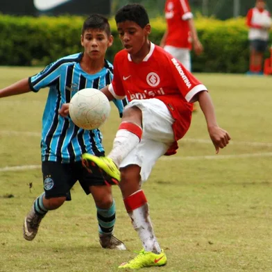 atacante Vinícius Mello Vinicius Mello, do Inter, pelas categorias de base do clube em 2015. Foto Mirela Putrich, divulgação<!-- NICAID(14846241) -->