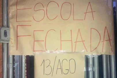 Escola Municipal de Educação Infantil Morro da Cruz, na zona leste de Porto Alegre, suspende aulas após agressão à vice-diretora.<!-- NICAID(16100476) -->