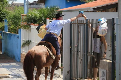 SAPUCAIA DO SUL.10,12,2022.Cavalgada do bem, para recolher alimentos para serem doados, participante do CGT Herança Farroupilha.(RONALDO BERNARDI/AGENCIA RBS).<!-- NICAID(15291956) -->