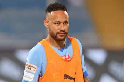 Hilal's Brazilian forward #10 Neymar warms up ahead of the Saudi Pro League football match between Al-Hilal and Al-Riyadh at Prince Faisal Bin Fahd Stadium in Riyadh on September 15, 2023. (Photo by Fayez NURELDINE / AFP)Editoria: SPOLocal: RiyadhIndexador: FAYEZ NURELDINESecao: soccerFonte: AFPFotógrafo: STF<!-- NICAID(15542220) -->