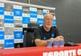 "A vitória ainda não veio, mas a derrota ficou longe", diz Mano Menezes após empate do Grêmio