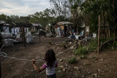 PORTO ALEGRE, RS, BRASIL - 20/07/2020O Brasil é um país desigual e a pandemia do novo coronavírus evidencia e agrava essa desigualdade. Tendo isso em vista, um coletivo de mulheres da Vila das Laranjeiras, no Morro Santana, criou o Fundo de Amparo ao Combate à Fome para Mulheres em Porto Alegre para mulheres em situação de vulnerabilidade afetadas pelo Coronavírus (covid-19).<!-- NICAID(14549611) -->
