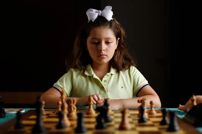 Tricampeão brasileiro de xadrez participa de jogo simultâneo com