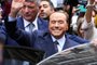 This photo obtained from Italian news agency Ansa shows former Italian Prime Minister and leader of the Italian right-wing party "Forza Italia" (FI), Silvio Berlusconi, wave as he leaves after casting his vote on September 25, 2022 at a polling station in Milan, as as the country is voting for the legislative election. - Italians on September 25 were voting in a pivotal legislative election, with the far right expected to lead the eurozone's third-largest economy for the first time since World War II. (Photo by MATTEO BAZZI / ANSA / AFP) / Italy OUTEditoria: POLLocal: MilanIndexador: MATTEO BAZZISecao: electionFonte: ANSAFotógrafo: STR<!-- NICAID(15216359) -->