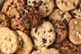 Closeup of a group of assorted cookies. Chocolate chip, oatmeal raisin, white chocolate fill the frame.Indexador: STEVE CUKROVFonte: 96254713<!-- NICAID(15723753) -->