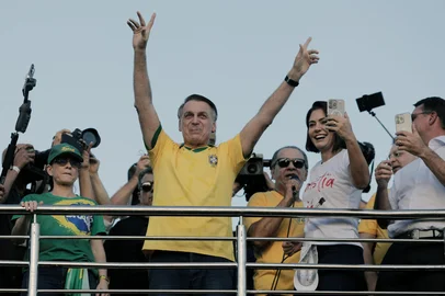 Brazil's former President (2019-2022) Jair Bolsonaro waves at supporters during a march to demand amnesty for people convicted over a failed rightwing insurrection on January 8, 2023, in Brasilia, Brazil, on May 7, 2025. Hundreds of supporters of the former far-right leader, who is seeking to make a comeback, took part in the march on the site of the January 2023 assault on the seats of power in Brasilia for what was billed as a "peaceful" protest. (Photo by SERGIO LIMA / AFP)<!-- NICAID(16032507) -->