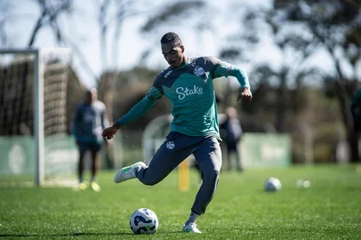 Treino do Juventude no CT em preparação para o duelo com o Santos, pela 18ª rodada do Brasileirão. Na foto volante Caíque.<!-- NICAID(16092030) -->