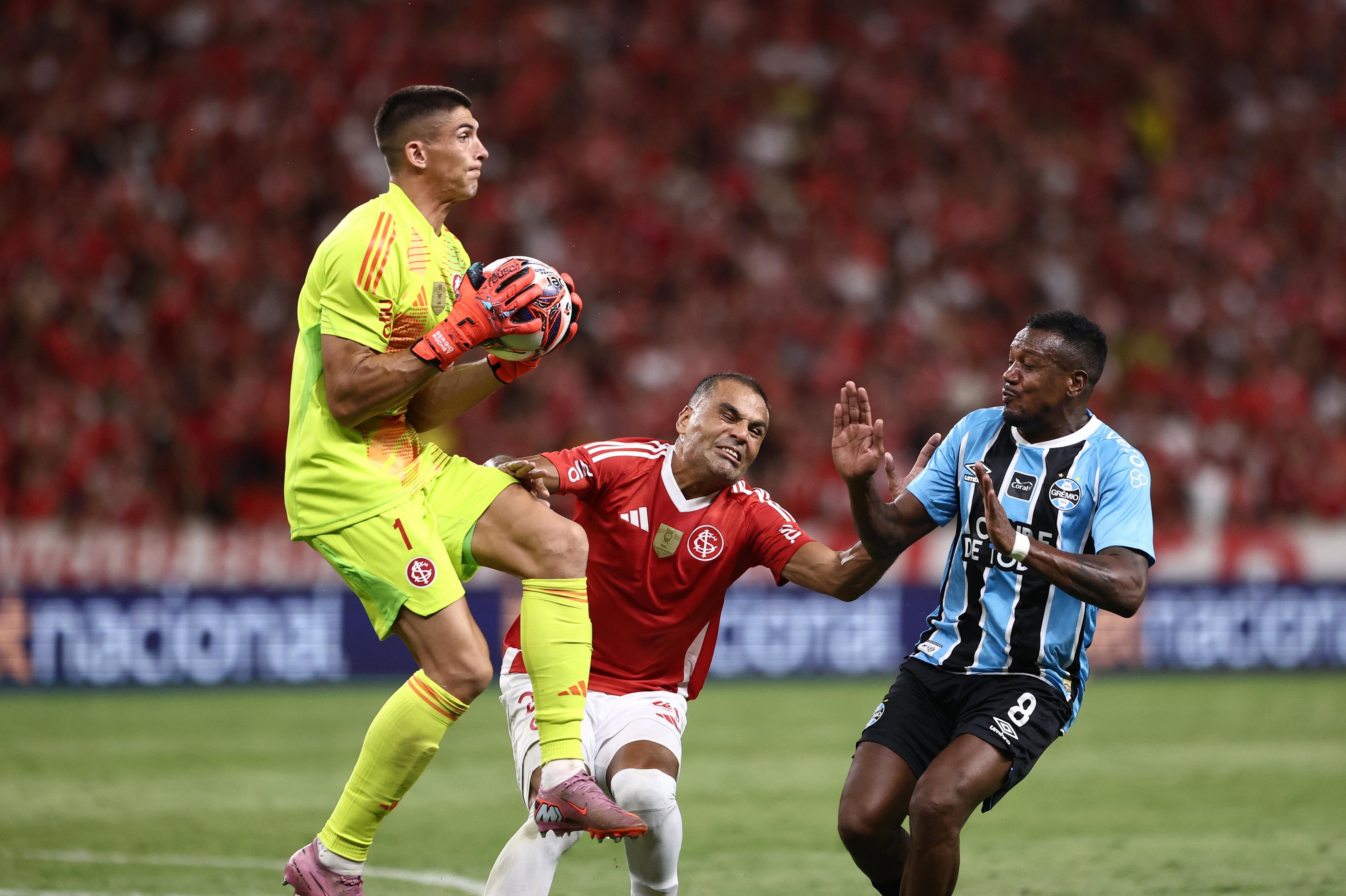 O que os colunistas de GZH disseram sobre a vit&oacute;ria do Inter diante do Gr&ecirc;mio no Gre‑Nal 449