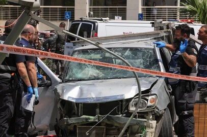 Members of Israeli security and emergency personnel work at the site of a reported car ramming attack in Tel Aviv on July 4, 2023. The suspected attack has resulted in injuries police and medics said, on the second day of a major Israeli army operation in the occupied West Bank. (Photo by JACK GUEZ / AFP)<!-- NICAID(15473044) -->
