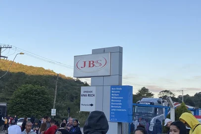 JBS nega que venezuelano tenha pedido ajuda na enfermaria, em Caxias do Sul<!-- NICAID(15425386) -->