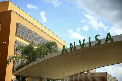 Fachada do edifÃ­cio sede da AgÃªncia Nacional de VigilÃ¢ncia SanitÃ¡ria (Anvisa).Fachada do edifício sede da Agência Nacional de Vigilância Sanitária (Anvisa).Local: BrasiliaIndexador: Marcelo Camargo/AgÃªncia BrasilFotógrafo: Reporter Fotografico<!-- NICAID(14641014) -->