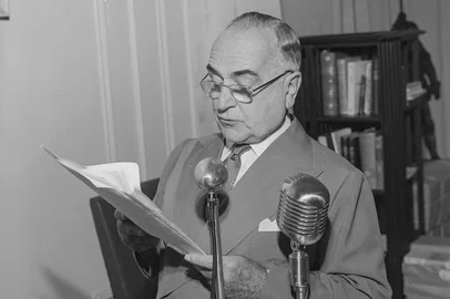A Voz do Brasil em 1951. Getúlio Vargas.<!-- NICAID(16323220) -->