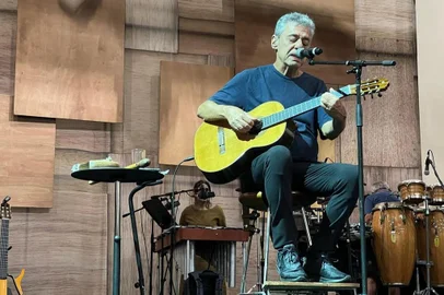 Cantor, músico e compositor Chico Buarque se apresentou no Centro de Eventos do Ceará em novembro de 2022.<!-- NICAID(15282120) -->