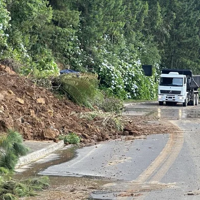 Obras de melhorias começam a ser feitas em bairro atingido pelas chuvas, em Gramado<!-- NICAID(15613327) -->