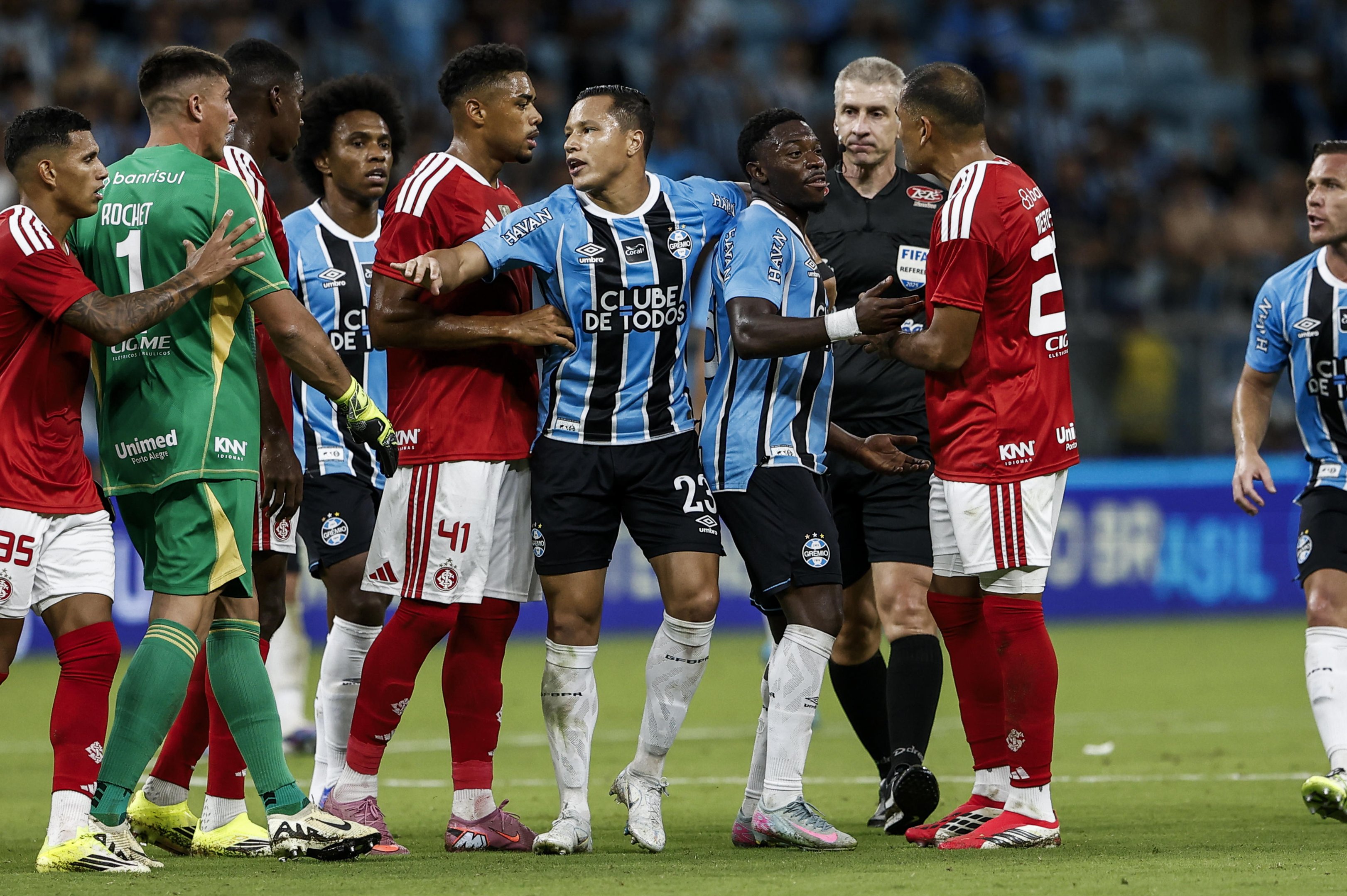 Toque de letra, faltas r&iacute;spidas e "soberba": os atos que irritaram os jogadores do Inter