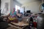 PORTO ALEGRE, RS, BRASIL - 2023.10.27 - A Vó da Reciclagem, Maria Ana Ávila Macedo, é personagem de reportagens do DG há anos. Já recebeu ajuda para ter uma carroça, depois uma kombi e também recebeu ajuda para consertos do carro. Após as últimas chuvas e enchente, perdeu sua casa e muitos de seus pertences. Vive, agora, em uma casa paga com aluguel social. Na foto: Maria Ana Ávila Macedo na casa que vive com dinheiro de aluguel social. (Foto: André Ávila/ Agência RBS)Indexador: Andre Avila<!-- NICAID(15581783) -->